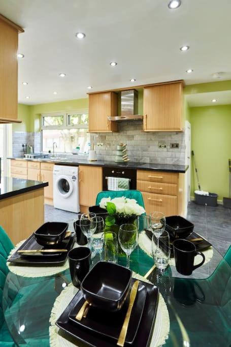 *Little Haven In Leeds* ¤Private Parking¤ Ensuite ลีดส์ ภายนอก รูปภาพ