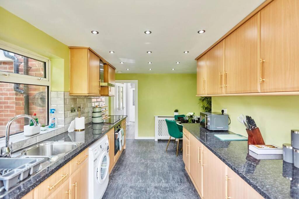 *Little Haven In Leeds* ¤Private Parking¤ Ensuite ลีดส์ ภายนอก รูปภาพ