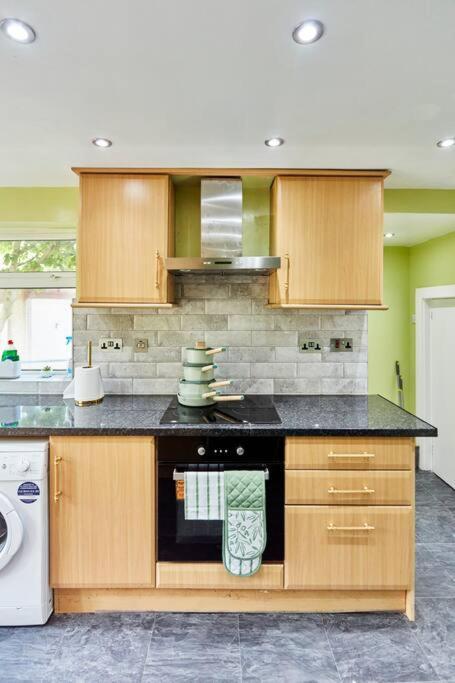 *Little Haven In Leeds* ¤Private Parking¤ Ensuite ลีดส์ ภายนอก รูปภาพ