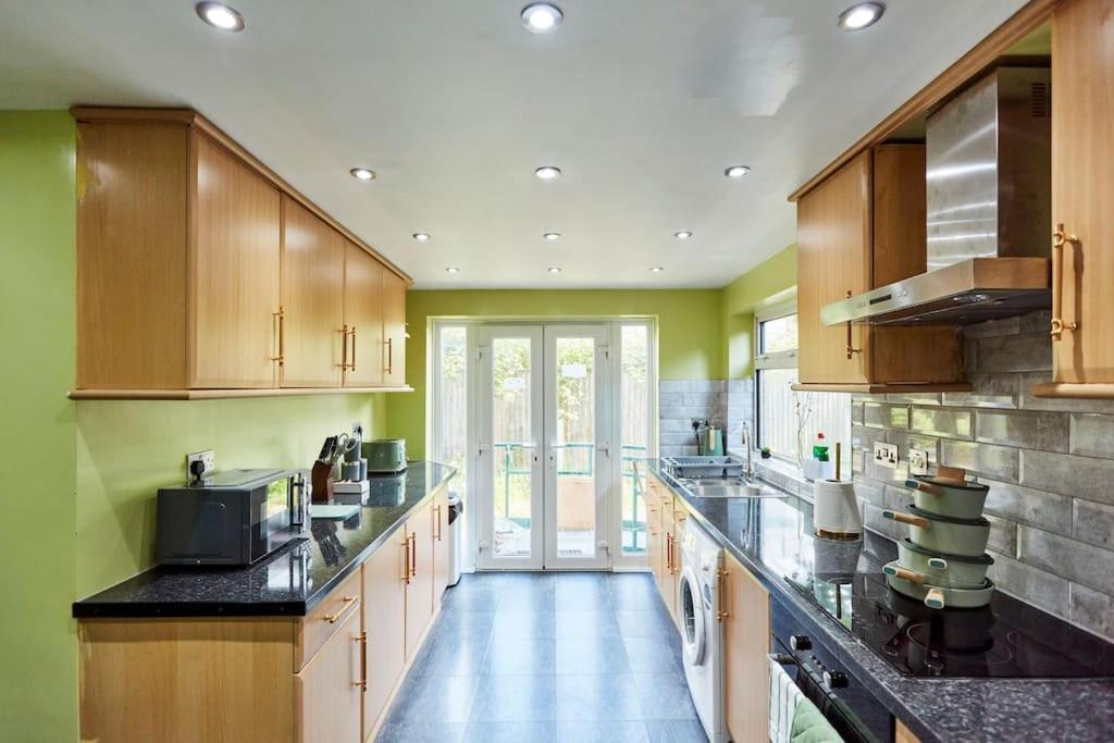 *Little Haven In Leeds* ¤Private Parking¤ Ensuite ลีดส์ ภายนอก รูปภาพ